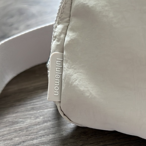 NWT White Opal Everywhere Belt Bag - Picture 2 of 4